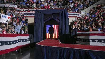 El expresidente Donald J. Trump lleva a cabo un mitin en la Erie Insurance Arena en Erie, Pensilvania, el 29 de julio de 2023.