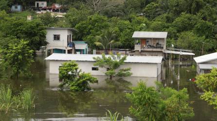 Miles de familias volvieron a sufrir la pesadilla de 2020 luego de que intensas lluvias y crecida de ríos inundaran sus casas.