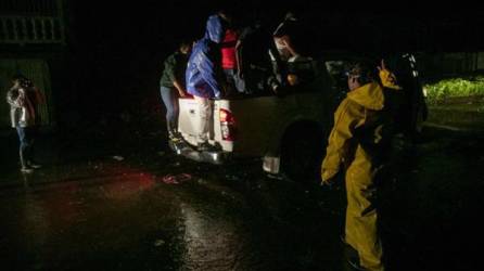 Personas evacuando en Nicaragua.