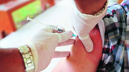 Tener el esquema completo de vacunación ayuda a evitar desenlaces fatales por covid.