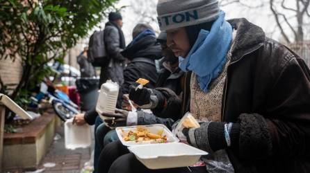 Albergues y refugios donan alimentos para los migrantes recién llegados a Nueva York.