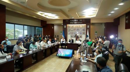Reunión. Empresarios se reunieron ayer con la comisión de transición del Gobierno electo. Foto: Melvin Cubas.