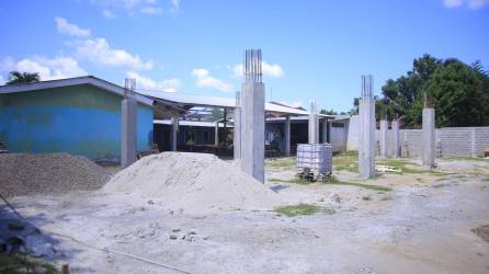 Centros escolares de El Bejuco, en Potrerillos, y en los bajos de Choloma requieren fondos para reconstrucción. Fotos Franklyn Muñoz