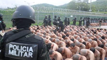 La Policía Militar del Orden Publico (PMOP) intervino este jueves la cárcel de máxima seguridad “El Pozo” en Ilama, Santa Bárbara, en el noroccidente de Honduras.
