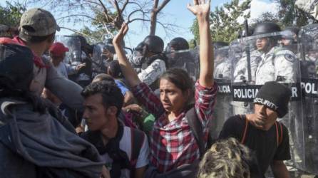 Más de 172,000 inmigrantes indocumentados fueron detenidos en marzo en la frontera de EUA con México, un alza de 71% en un mes y el nivel más alto en 15 años. Foto Archivo. (Photo by ALFREDO ESTRELLA / AFP)