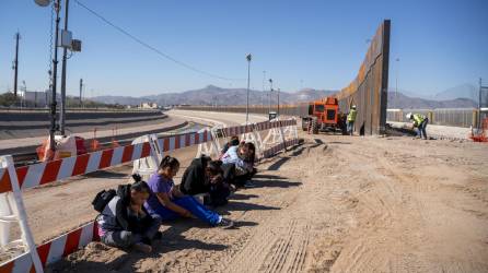 Texas reinició la construcción del muro en la frontera tras recaudar más de 50 millones de dólares.