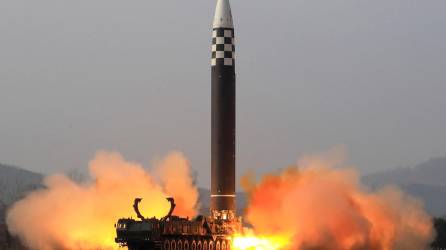 Corea del Norte lanzó un nuevo misil intercontinental desafiando a la Comunidad Internacional y desatando alarma en Corea del Sur.