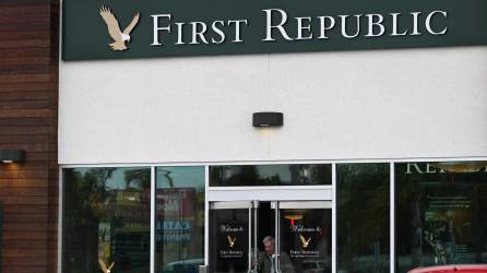 El banco First Republic busca evitar la quiebra tras la caída de sus acciones este jueves.