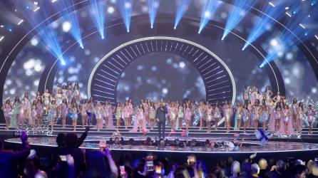 El certamen de Miss Universo 2021 se celebra este domingo 12 de diciembre en Eilat, Israel. 80 concursantes arribaron a Israel para participar en la competencia por ser la mujer más hermosa del planeta. Ellas son las primeras 16 semifinalistas para llevarse la corona esta noche.
