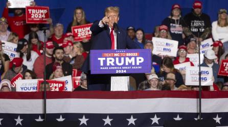 Trump se prepara para consolidar su triunfo en las primarias republicanas en los comicios del Supermartes.