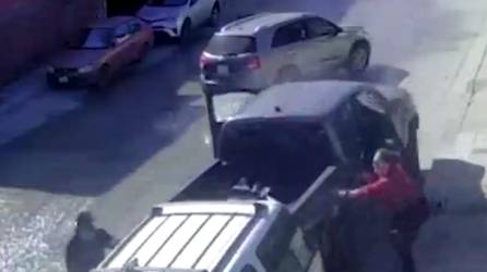 Video del momento en que sicarios atacan a dos policías
