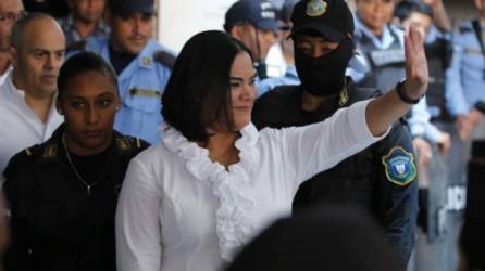 La esposa del expresidente Lobo Sosa tendrá que pagar una sanción o multa por el valor del 10% del monto defraudado en cuanto al delito de apropiación indebida