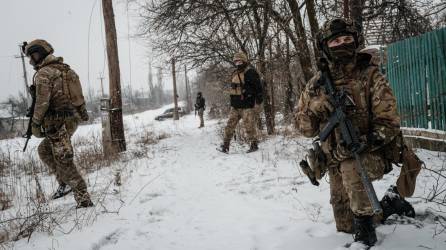 El ejército de <b>Ucrania</b> afirmó este martes que la situación es “extremadamente tensa” en torno a Bajmut, ciudad asediada del este del país, donde se concentran los combates y que los rusos intentan rodear.