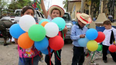 Los niños son los más entusiastas con la celebración en el sector Rivera Hernández.