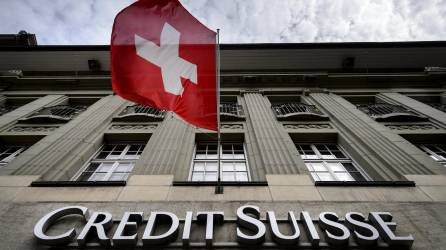 Expertos temen que Credit Suisse se convierta en el próximo banco en quebrar.