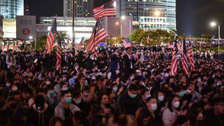 Miles de manifestantes salieron a las calles con banderas de Estados Unidos para agradecer el apoyo de Trump a las protestas./AFP.