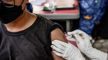 Las autoridades sanitarias instan a recibir los refuerzos de la vacuna anticovid.