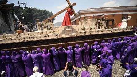 La procesión de Jesus de Nazareth en las calles de Antigua.