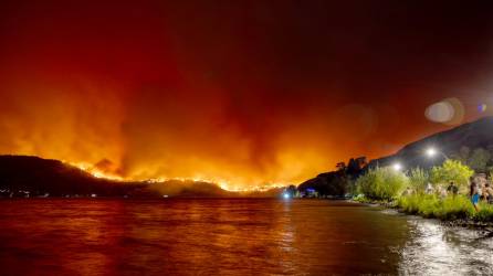 El gobierno de Canadá calificó como “apocalípticos” los gigantescos incendios forestales que afectan el oeste del país, donde decenas de miles de personas han sido evacuadas o puestas en alerta.