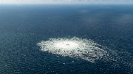 Impactantes imágenes muestran grandes burbujeos en el mar Báltico tras anuncio de fugas en ductos Nord Stream.