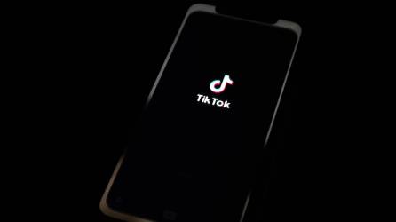 Imagen de archivo de un móvil con Tiktok.