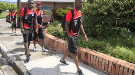 Los jugadores y cuerpo técnico de Olimpia viajaron rumbo a San Pedro Sula para disputar el duelo ante Real España.