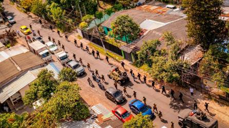 Más de 8,000 militares y policías fueron desplegados en una de las ciudades más peligrosas de El Salvador.