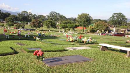Los cementerios públicos y privados en todo el país esperan miles de visitantes este 2 de noviembre por el Día de los Difuntos.