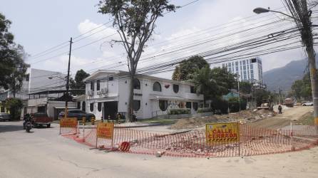 La empresa Aguas de San Pedro está trabajando entre la 15 y 16 avenida, 3 calle noroeste del barrio Los Andes.