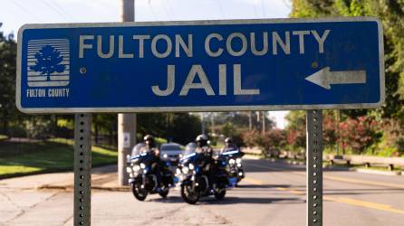 El expresidente de Estados Unidos, Donald Trump, se entregará a la justicia este jueves en la cárcel del condado de <b>Fulton</b>, tristemente célebre por la muerte de reclusos y sus condiciones insalubres.
