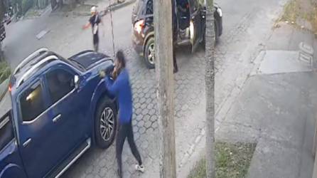 VIDEO: Interceptan y roban pick-up en barrio Río de Piedras, San Pedro Sula