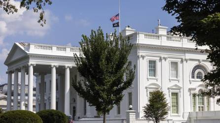 El rayo cayó durante una tormenta esta tarde en Washington.