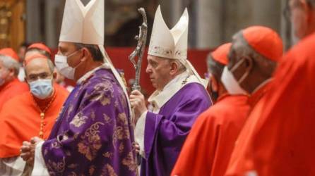 Entre los 13 nuevos cardenales se encontraban el arzobispo de Santiago de Chile, el español Celestino Aós, y el obispo emérito de San Cristóbal de las Casas (México).
