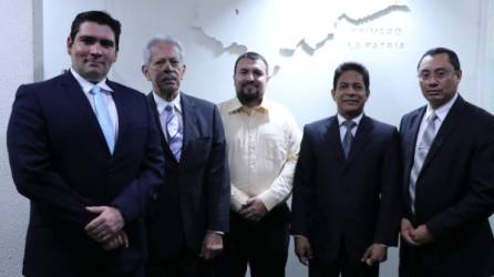 Los integrantes de la junta interventora del RNP: Rolando Kattán, Norman Roy Hernández, Óscar Rivera, Roberto Montenegro y Gonzalo Fuentes.