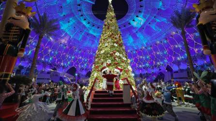 Gigantescos árboles de Navidad iluminan las principales capitales del mundo y miles salen a las calles para realizar las compras para las festividades de fin de año pese a las restricciones por la pandemia de covid 19, sin embargo, hay una lista de al menos siete países en los que el cristianismo no es aceptado y por ende rechazan la celebración del nacimiento de Jesús.