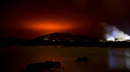 <b>Islandia</b> declaró el estado de emergencia después de una serie de fuertes terremotos sacudieron el suroeste de la península de Reykjanes.