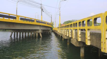 Los puentes por donde pasa todo el tráfico pesado están en mal estado; China hará dos nuevos. Fotos: Moises Valenzuela.