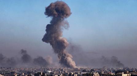 Israel inició los bombardeos contra Rafah el lunes, en preparación para una ofensiva terrestre.