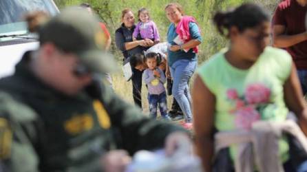 Inmigrantes son dentenidos en la frontera. Foto: EFE/Archivo