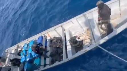 La Fuerza Naval requerieron la embarcación en el mar Caribe hondureño con cocaína.