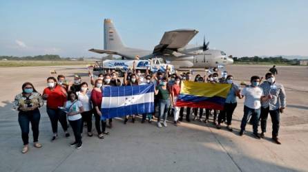 En horas de la tarde de ayer, el avión Hércules C-130 arribó a la base aérea Armando Escalón Espinal, en La Lima, para entregar ayuda logística.