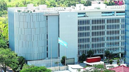 La nueva Casa de Gobierno ubicada en el Centro Cívico Gubernamental (CCG) está siendo adecuada para actividades del Poder Ejecutivo.