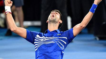 La decisión judicial permitiría a Djokovic participar en el Abierto de Australia.