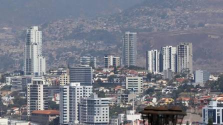 Imagen muestra unos edificios de la ciudad de Tegucigalpa, capital de Honduras.