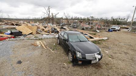 Vista de los daños causador por un tornado en el condado de Autauga en Pine Level, Alabama, Estados Unidos, este 13 de enero de 2023. EFE