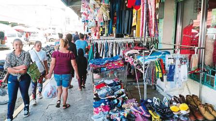 Los comerciantes aseguran mantener buenos precios para sus clientes. Fotos: José Cantarero.