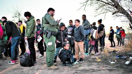 Activistas y migrantes que esperan cruzar la frontera sur creen que la Ley SB4 la están utilizando en Estados Unidos con fines políticos.