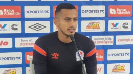 Edwin Rodríguez en conferencia de prensa previo al duelo entre Olimpia y los Lobos de la UPNFM.