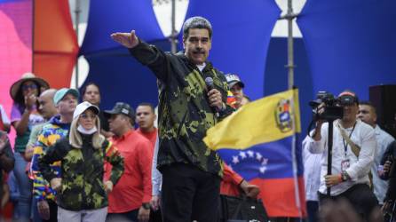 Maduro celebró un mitin en Caracas con sus simpatizantes tras denunciar planes de magnicidio.
