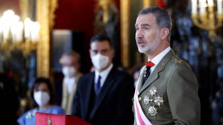 El rey de España, Felipe VI, dio positivo a covid-19 tras someterse a una prueba al presentar síntomas leves.